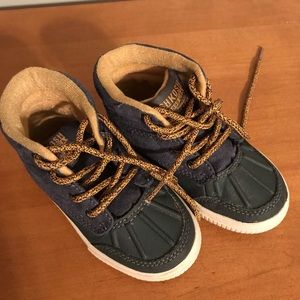 Oshkosh boots sz7 (toddler)